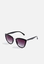 Caymen Cat Eye Sunglasses