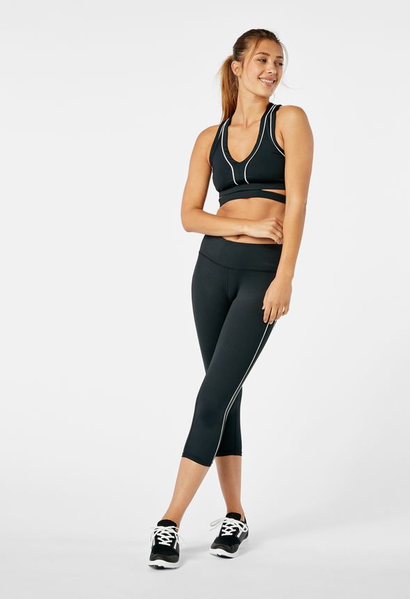 Contrast Piping Sports Bra in Black - Get great deals at JustFab