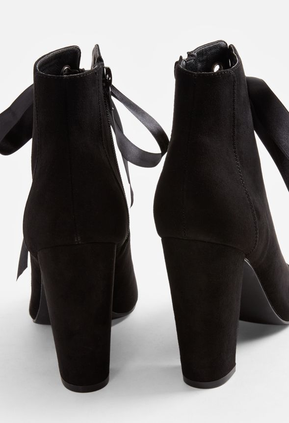Leander Bootie